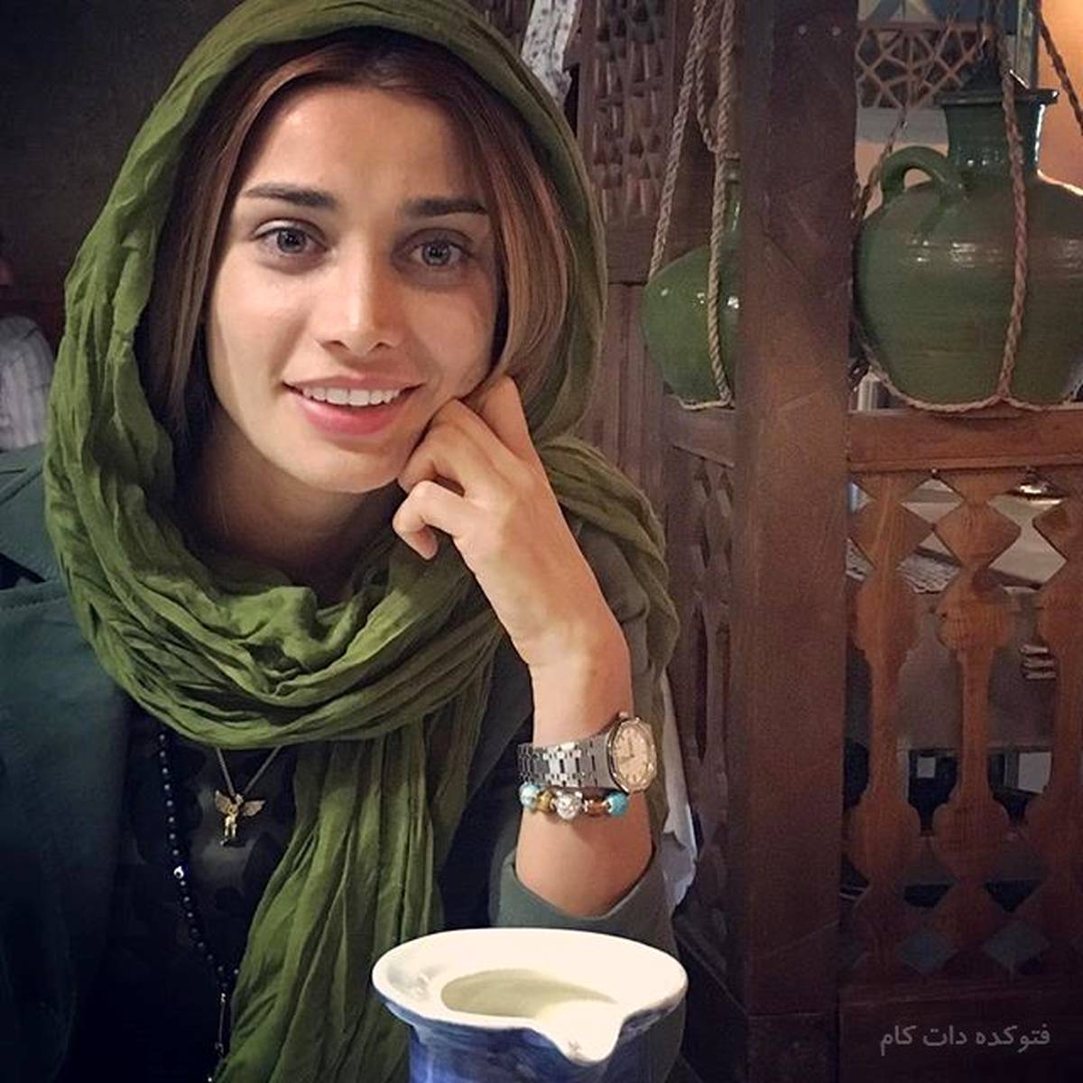 تینا آخوندتبار